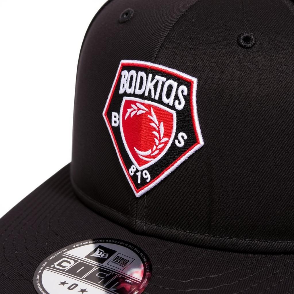 Detailed View of Besiktas New Era 59Fifty Custom Hat