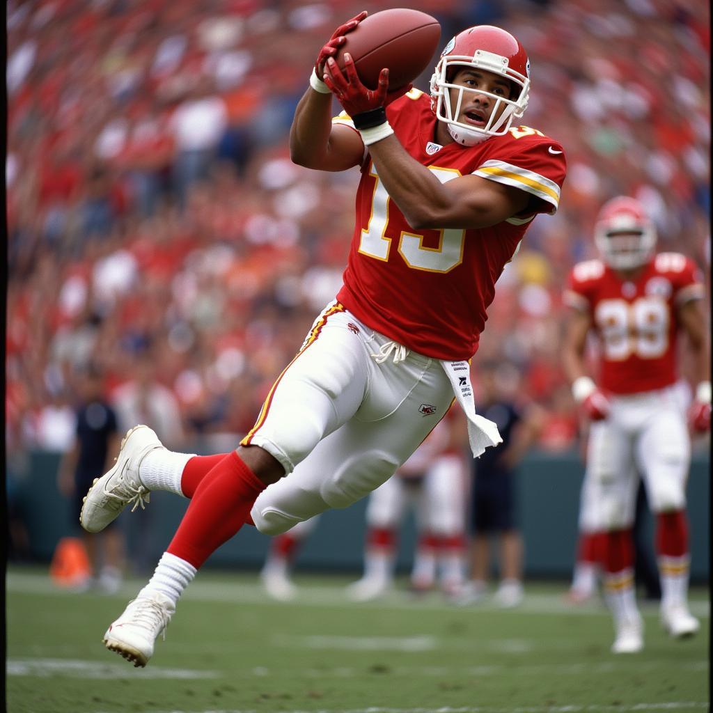 Tony Gonzalez making a catch during a game