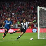 Roberto Abbondanzieri makes a crucial save for Besiktas